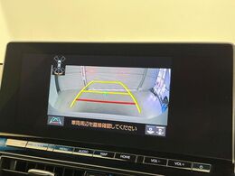 【バックカメラ】駐車時に後方がリアルタイム映像で確認できます。大型商業施設や立体駐車場での駐車時や、夜間のバック時に大活躍！運転スキルに関わらず、今や必須となった装備のひとつです！