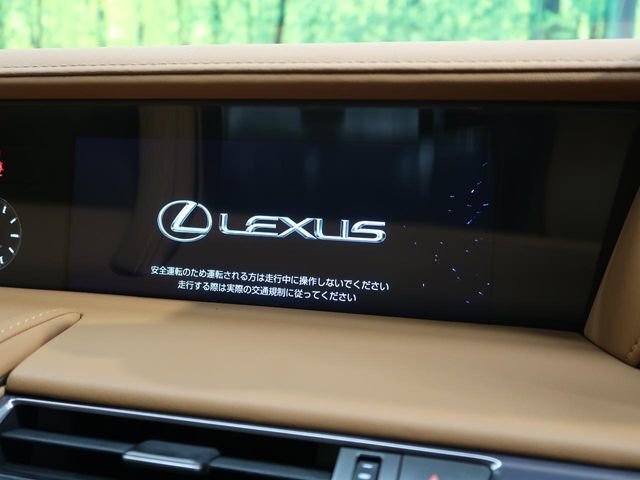 【メーカー純正ナビ】インテリアに溶け込むスタイリッシュな「専用設計」メーカーナビを装備♪視認性や操作性など基本性能にも優れ、より上質なカーライフをお楽しみいただけます。