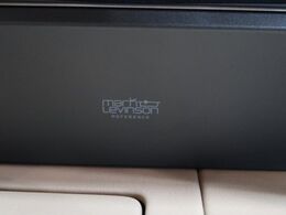 【マークレビンソンサウンドシステム】メーカーオプションの高品位サウンドシステムを搭載。専用のチューニングが施された大小様々なスピーカーから良質なサウンドが奏でられ、臨場感あふれる音響空間を演出します。