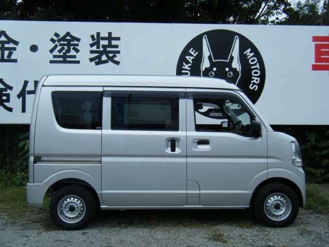 納車時は整備スタッフが点検整備を行いますので安心してお乗りいただけます！また長くお乗りいただくためにエンジンオイルの交換・定期点検整備付きのメンテナンスパックのご加入もオススメです