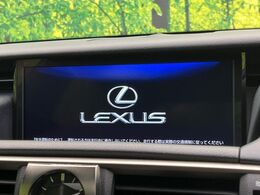 【メーカー純正ナビ】インテリアに溶け込むスタイリッシュな「専用設計」メーカーナビを装備♪視認性や操作性など基本性能にも優れ、より上質なカーライフをお楽しみいただけます。