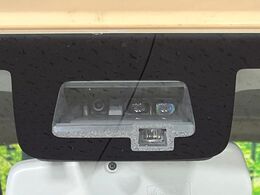 【スズキ　セーフティサポート】走行中に前方の車両等を認識し、衝突しそうな時は警報とブレーキで衝突回避と被害軽減をアシスト。より安全にドライブをお楽しみいただけます。