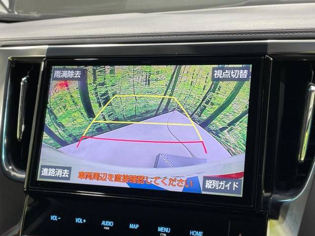 【バックカメラ】駐車時に後方がリアルタイム映像で確認できます。大型商業施設や立体駐車場での駐車時や、夜間のバック時に大活躍！運転スキルに関わらず、今や必須となった装備のひとつです！