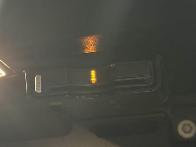 【ETC車載器】を装備しておりますので、ご納車直後からの遠距離ドライブも可能です。土日の利用料金の割引や、朝夕の通行料金を割引料金で高速道路をお楽しみいただけます。