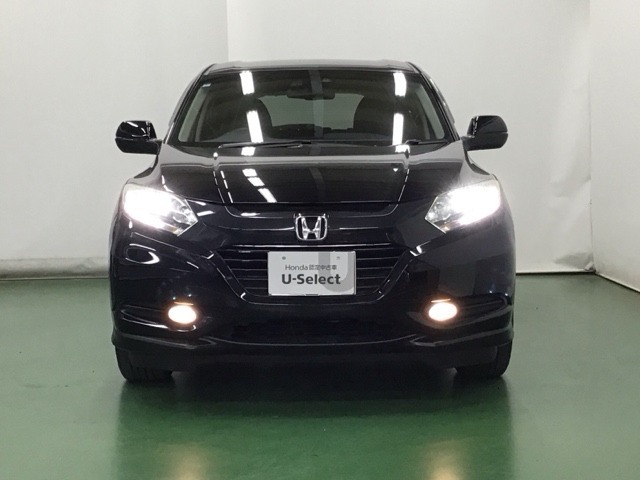 LEDヘッドライトを装備しています。LEDヘッドライトはとても明るく、雨の日や夜間走行も安全・安心です。オートライトコントロール付きで周囲の明るさに応じて自動で点灯・消灯します