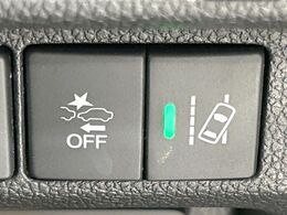 【ホンダセンシング】走行中に前方の車両等を認識し、衝突しそうな時は警報とブレーキで衝突回避と被害軽減をアシスト。より安全にドライブをお楽しみいただけます。