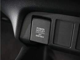 スマートフォンの充電等にも便利な電源ソケット！使いやすい場所に装備されています。