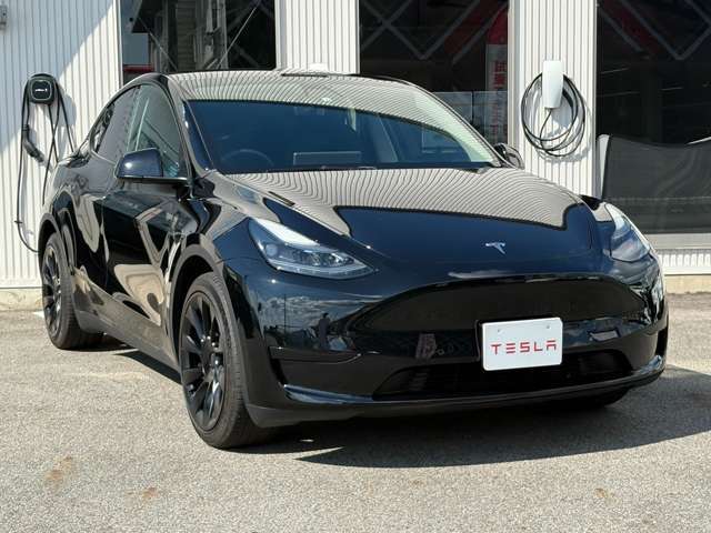 テスラ専門店として常時10台以上の全色展示車を取り揃えておりますので各モデルを乗り比べいただけます