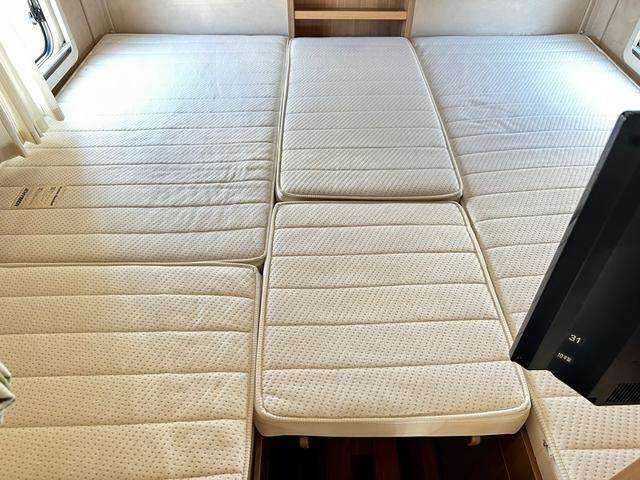 ベッドサイズ　リア常設ベッド　212cm×200cm