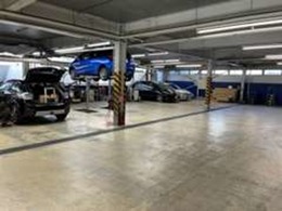 ご購入後も当店では自社工場がございますのでお車のメンテナンスもお任せください！