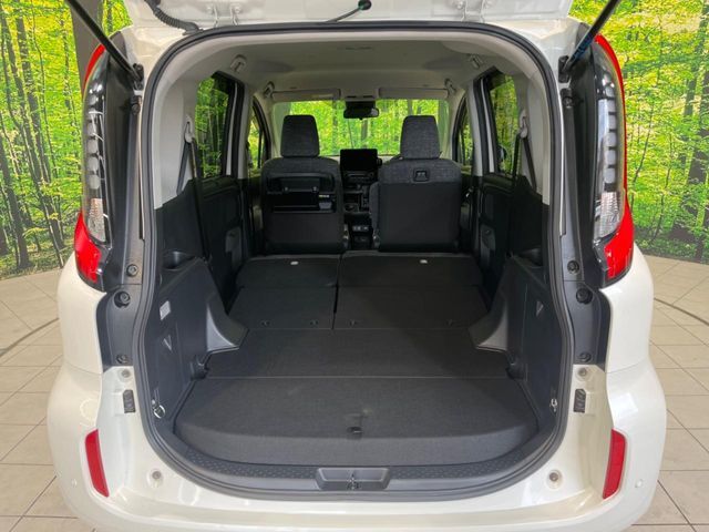 普段のお買い物や通勤、送迎等に十分な荷室スペースを確保しております。セカンドシートを倒すと、大きな荷物の積載も可能です♪