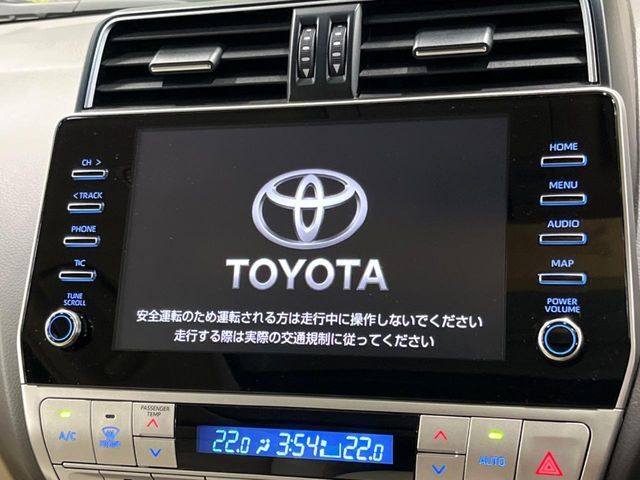 【メーカー純正ナビ】インテリアに溶け込むスタイリッシュな「専用設計」メーカーナビを装備♪視認性や操作性など基本性能にも優れ、より上質なカーライフをお楽しみいただけます。