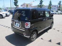 展示場には常時30台以上展示中！お探しの車がきっと見つかりますよ！