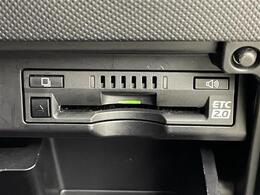 【ETC】有料道路を利用する際に料金所で停止することなく通過できる、ETC車載器（ノンストップ自動料金収受システム機器）が装備されています。セットアップを行うことで利用可能になります。