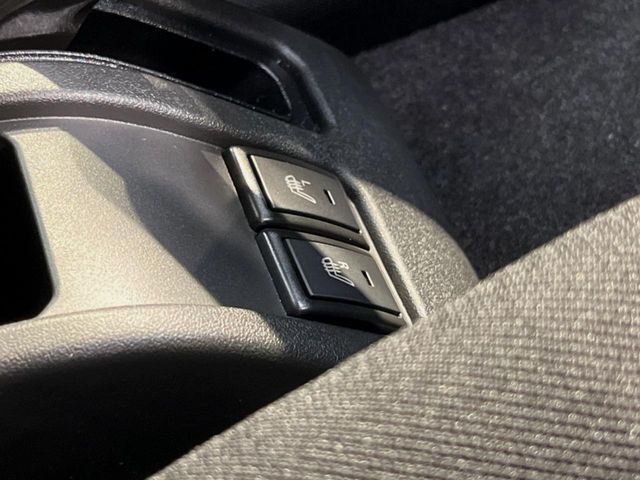 【前席＋後席シートヒーター】寒い日に重宝するシートヒーターを後席にも装備！エアコンより早く温まってくれるので寒がりの人も安心ですね♪エアコンの温風は乾燥するから苦手、という方にもをおすすめです。