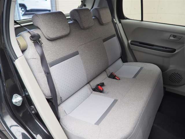 ゆとりある広々とした車内空間は、ドライブを始め買い物やレジャーなど、幅広く活躍します。一人でもみんなとでもお出かけを楽しみましょう！