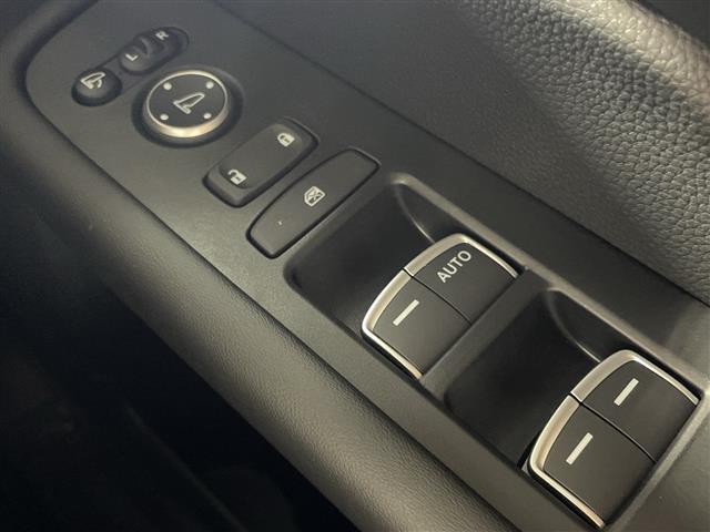 【窓操作部】軽い力で、窓を開けたり閉めたりすることができます！掲載箇所以外にご希望の写真がございましたら、お気軽にお問い合わせ下さい！メールや郵送でお送りさせていただきます。