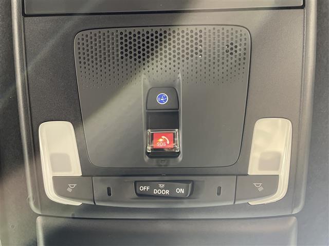 【後部座席操作部】後部座席を快適に過ごしていただくための便利な装備が付いています！