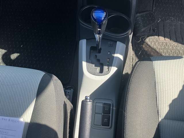 お車の状態は内外装共にとても綺麗な状態を保っておりますので私共でも自信を持ってお薦め出来る1台です！！同年式のお車と比べますと、大事にお乗りだった事を実感して頂けるはずです♪