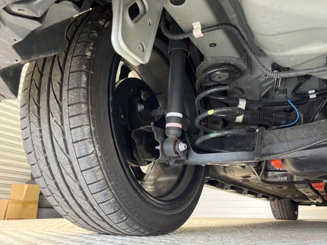 お車を安心してお乗りいただく為には、足回りの定期点検が欠かせません。サービスサポート（有償保証）では無料点検もご提供しており、安心のカーライフをお過ごしいただけるサポート体制が整っています。