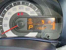 液晶インフォメーションディスプレイ装備！シフトレバーの位置表示や走行距離表示など様々な車両情報を表示可能です！