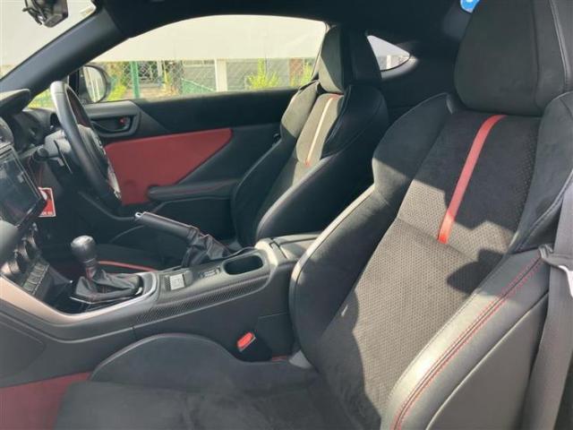 「この車の写真をもっと見たい」「状態が気になる」「この装備はついている？」どんな小さな疑問でもお気軽にお問い合わせください！