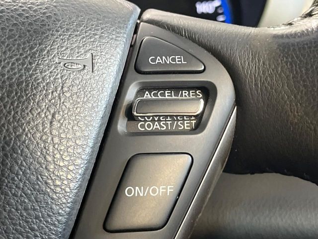 【クルーズコントロール】高速道路もラクラク走行。アクセルを離しても一定速度で走行ができ、長距離運転時の負担を軽減！加速・減速も簡単なスイッチ操作で調整できます。