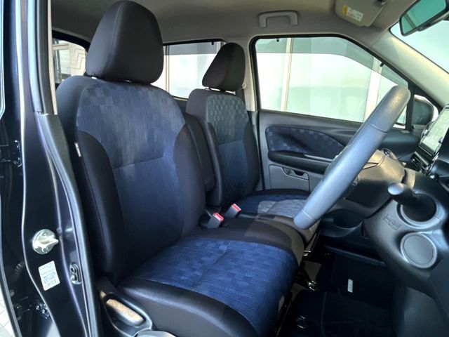 運転席シート廻りは使用感も少なく、良好な状態となっています。丁寧に使われていたことがよくわかりますね。