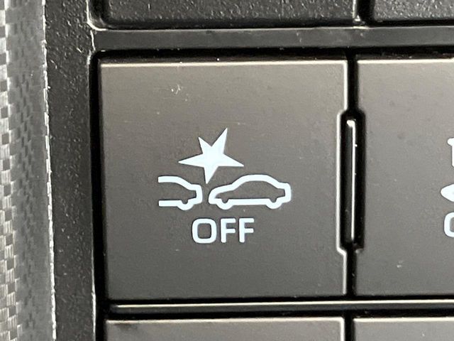 【スマートアシスト】走行中に前方の車両等を認識し、衝突しそうな時は警報とブレーキで衝突回避と被害軽減をアシスト。より安全にドライブをお楽しみいただけます。