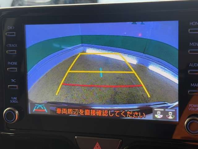 バックカメラがついて後方確認が簡単にできます！苦手としている車庫入れ等も安心して出来ますね！凄く需要の高い装備ですので、最初から付いていれば言う事なしですよね！？