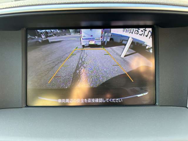 バックカメラ付きで駐車をサポートします(^^)/
