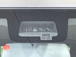 【スズキ　セーフティサポート】走行中に前方の車両等を認識し、衝突しそうな時は警報とブレーキで衝突回避と被害軽減をアシスト。より安全にドライブをお楽しみいただけます。