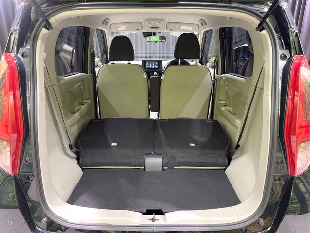 普段のお買い物や通勤、送迎等に十分な荷室スペースを確保しております。セカンドシートを倒すと、大きな荷物の積載も可能です♪
