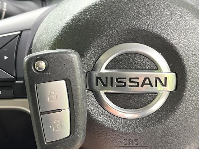 【キーレス】少し離れた場所からでもボタン一つでドアの開錠・施錠ができるのでとっても便利！ドアの鍵穴周りに傷をつけることもありません♪