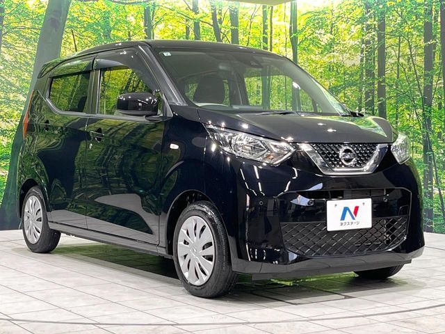 大好評のボディコーティング「弾スプラッシュコート」もご納車までに施工可能。通常のガラスコートと異なる、耐久年数6年の無機質ガラスコーティングが、ボディをキレイな状態に保ってくれます。