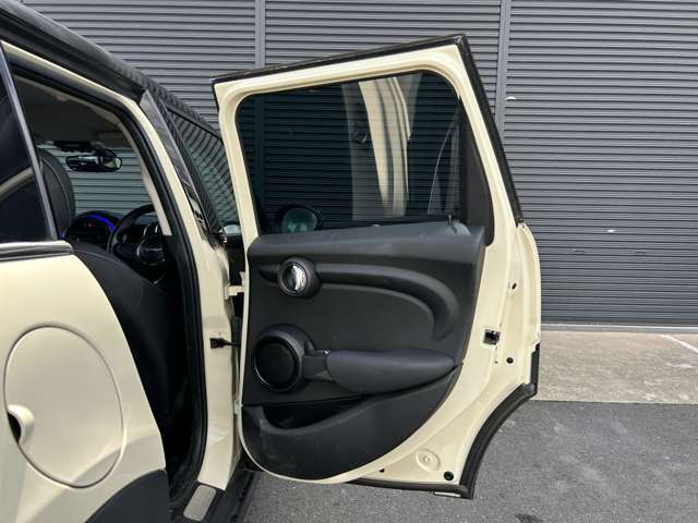 ヘタリ・汚れ等もなく、きれいな状態を保っています！足元もゆったりとしたスペースがあるので十分に快適なドライブが期待できます☆