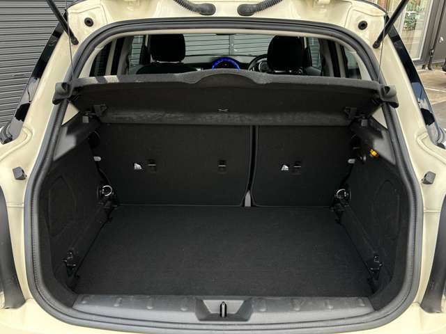 たくさん買い物した際やキャンプ等のアウトドアに出かけるときなどに大活躍です！！重い荷物の出し入れもしやすくてラクになること間違いなしです♪