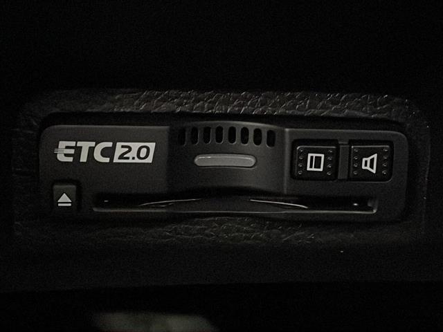 【ETC2.0（DSRC）】ETCカードを挿入すれば料金所はノンストップで通過できます。ETC限定の割引や、高速道路の情報提供サービスを利用できます。