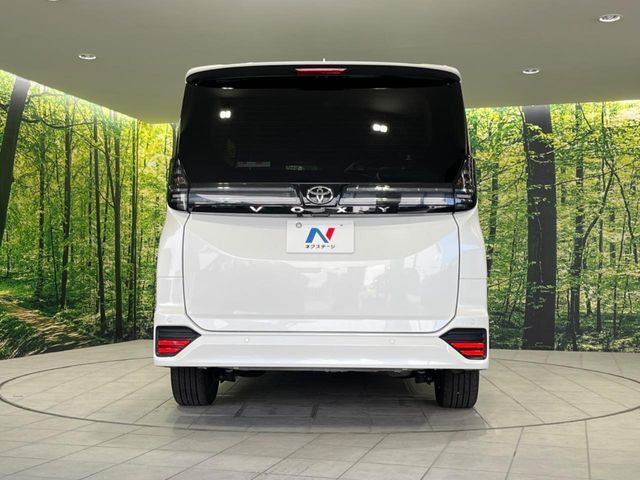 安心の最長10年・走行無制限保証（有償）をご用意。保証内容も充実はもちろん、無料点検＆オイル交換や、年中無休の全国・24時間ロードサービスも付帯されておりますのでご安心下さい。