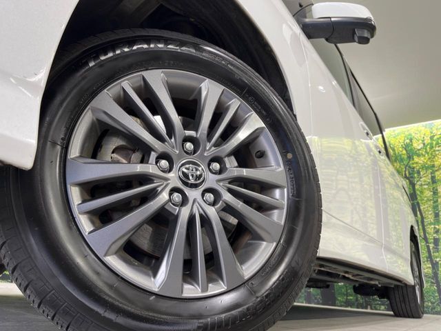 【純正アルミホイール】外観にマッチした純正アルミホイールを装着しております。各種社外アルミホイールや、スタッドレスタイヤも取扱いしております。是非ご相談ください♪