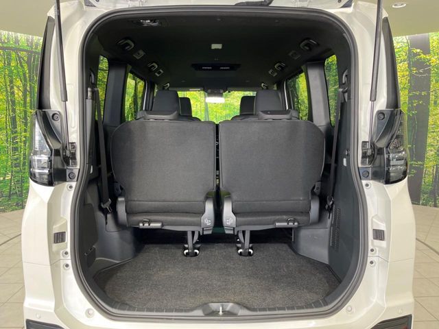 普段のお買い物や通勤、送迎等に十分な荷室スペースを確保しております。セカンドシートを倒すと、大きな荷物の積載も可能です♪