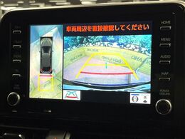【パノラミックビューモニター】専用のカメラにより、上から見下ろしたような視点で360度クルマの周囲を確認することができます☆死角部分も確認しやすく、狭い場所での切り返しや駐車もスムーズに行えます。