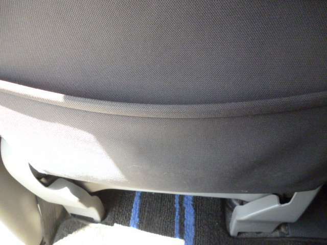 シートの後ろにはポケットがついてます。