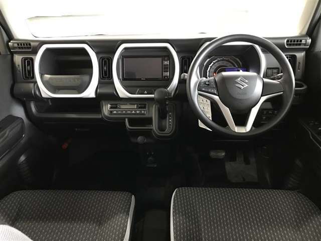 見通しのいい視界と最適なレイアウトで運転しやすいです。