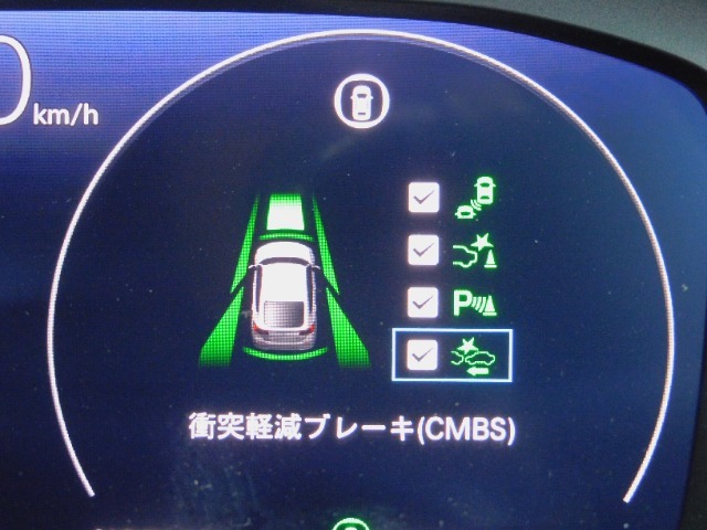 CMBS（追突軽減ブレーキ）・ミリ波レーダーと単眼カメラで前走車や歩行者」を検知。衝突する恐れがある場合音とディスプレーで警告をしさらに接近すると軽いブレーキ、強いブレーキと段階的に衝突回避を支援