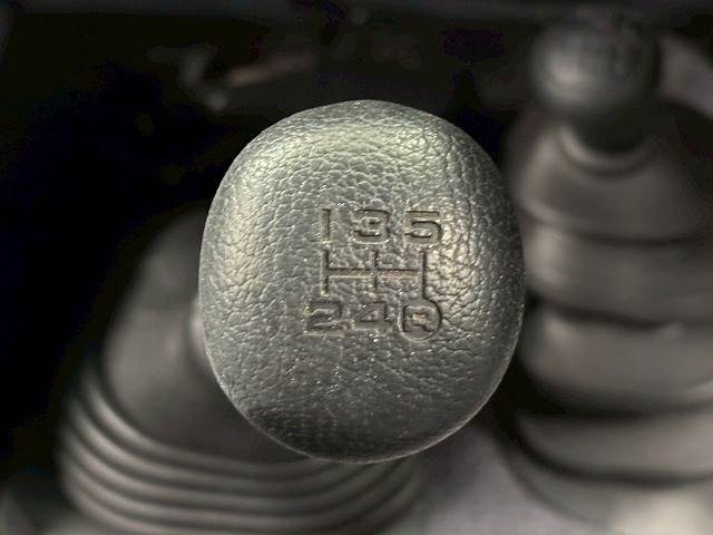 【5速マニュアル】オートマでは味わえない運転の楽しみを味合わせてくれます。