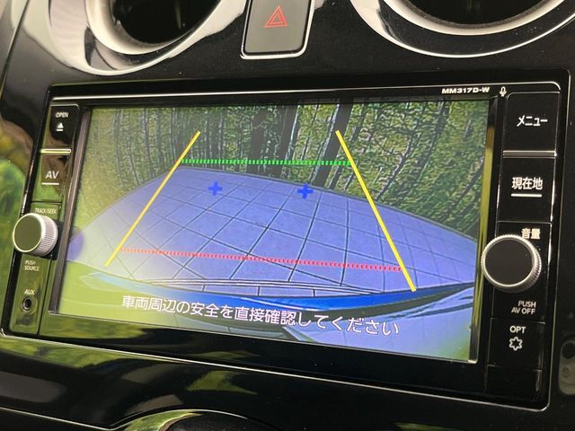 【バックカメラ】駐車時に後方がリアルタイム映像で確認できます。大型商業施設や立体駐車場での駐車時や、夜間のバック時に大活躍！運転スキルに関わらず、今や必須となった装備のひとつです！