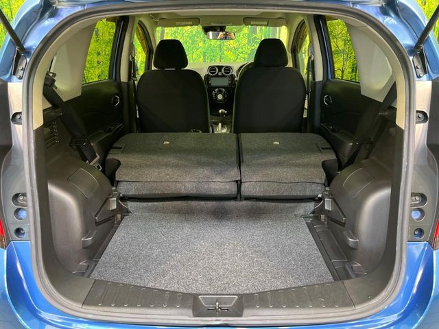 普段のお買い物や通勤、送迎等に十分な荷室スペースを確保しております。セカンドシートを倒すと、大きな荷物の積載も可能です♪