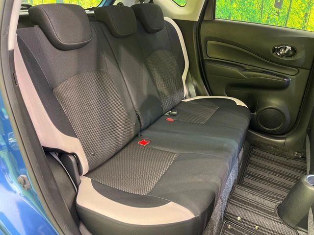 後部座席も気になるようなキズ・汚れやへたり等、大きなダメージはなく、良好な状態です。