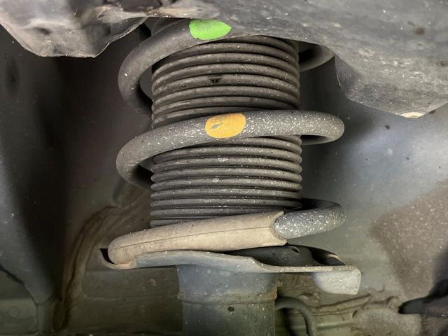 お車を安心してお乗りいただく為には、足回りの定期点検が欠かせません。サービスサポート（有償保証）では無料点検もご提供しており、安心のカーライフをお過ごしいただけるサポート体制が整っています。